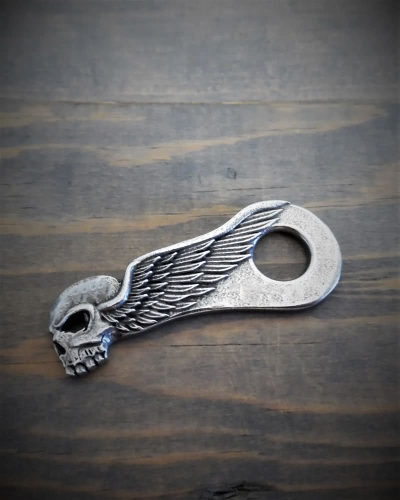 BBH-3 Skull Wing Bell Hanger